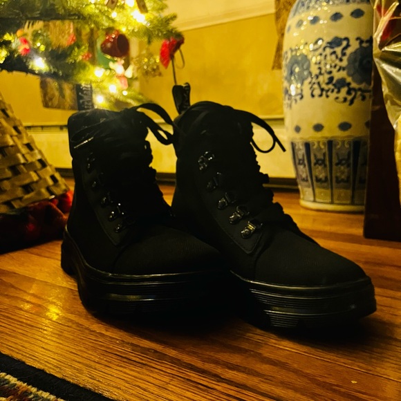 Dr. Martens Airwave Boots *NEW* - Picture 6 of 10